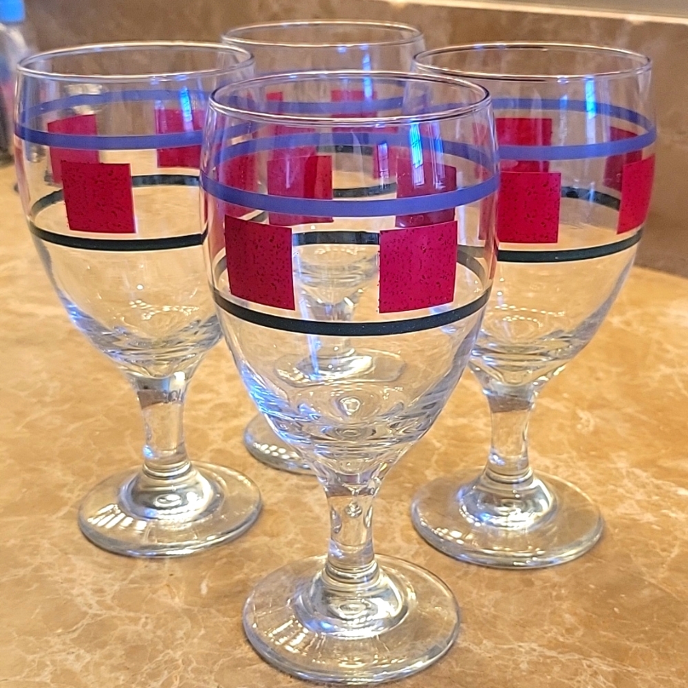 Set of 4 Goblet-style Drinking Glasses